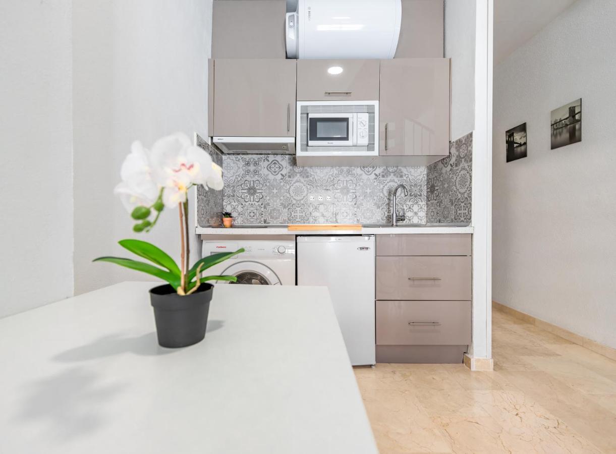 דירות מאלגה Private Rooftop & Elegant Studio - Center By Rems מראה חיצוני תמונה
