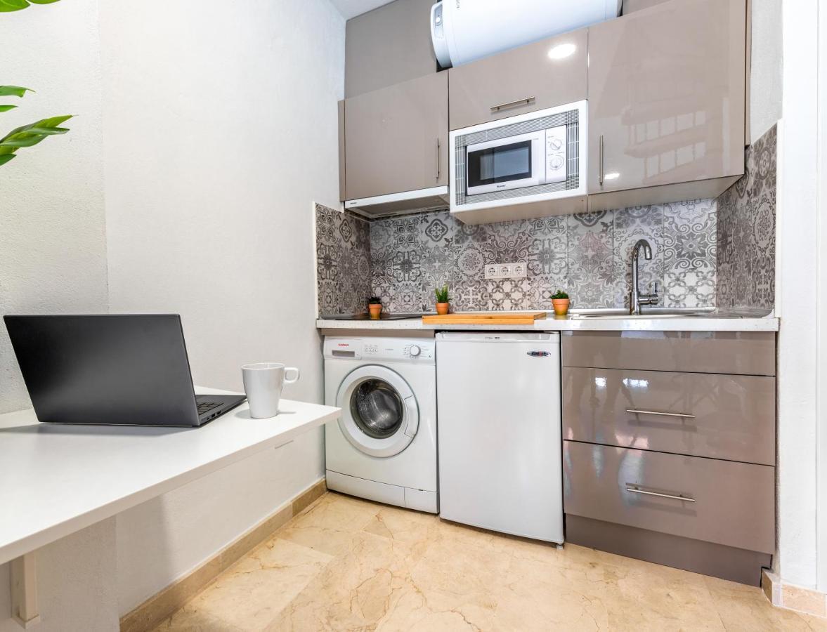 דירות מאלגה Private Rooftop & Elegant Studio - Center By Rems מראה חיצוני תמונה